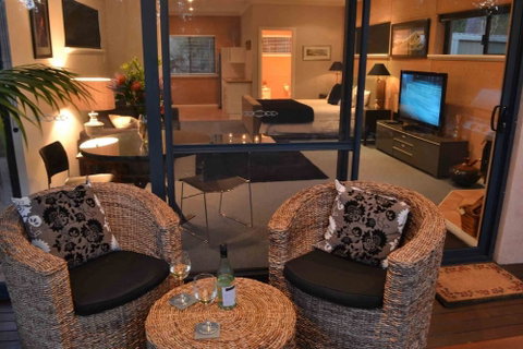 Aroha - Accommodation Redcliffe 5