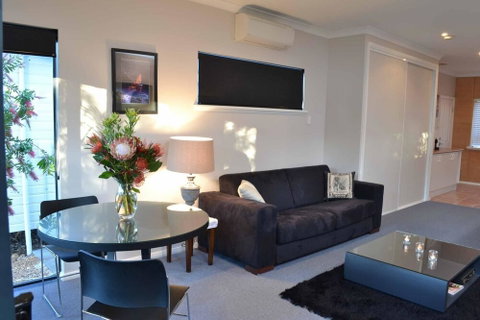 Aroha - Accommodation Redcliffe 3