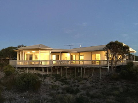 White Sands Holiday Retreat - Accommodation Redcliffe 3