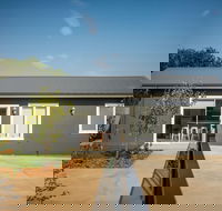 Kirsten Accommodation Parkes - Accommodation Redcliffe