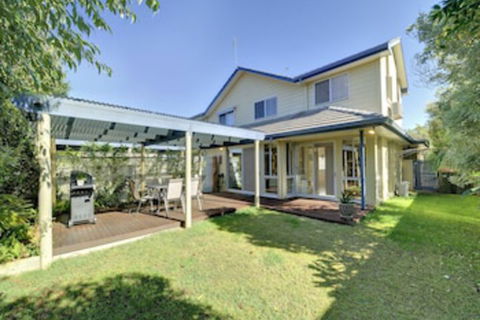 Sea Whispers - Accommodation Redcliffe 0