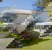 Through the Looking Glass - Accommodation Redcliffe