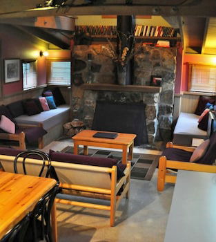 Bright - Accommodation Redcliffe 2