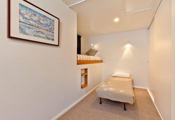 Mitchell - Accommodation Redcliffe 3