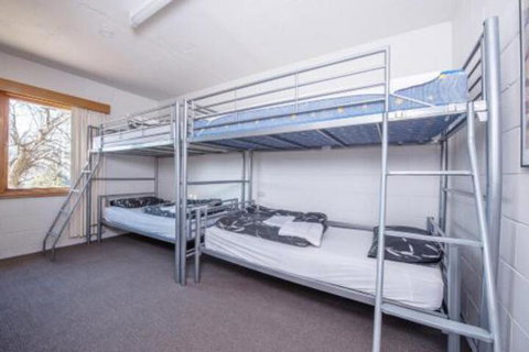 Alpine Apartment Great Location With Views Of Lake Jindabyne - Accommodation Redcliffe 6