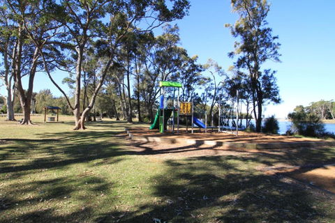 Beach & Bush Getaway - Accommodation Redcliffe 5