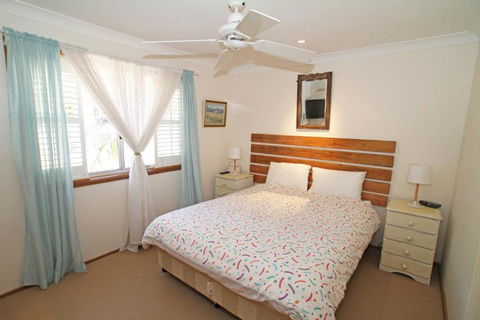 Beach & Bush Getaway - Accommodation Redcliffe 1