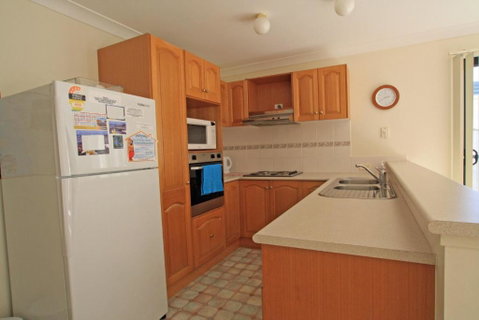 The Moorings Waterfront - Accommodation Redcliffe 2