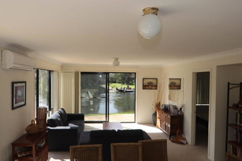 The Moorings Waterfront - Accommodation Redcliffe 5