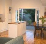 The Yellow Daisy - Accommodation Redcliffe