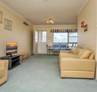 Quarterdeck Unit 4 / 12 Magnus Street - Accommodation Redcliffe