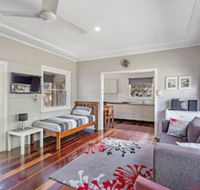 Government Road 102 - Accommodation Redcliffe