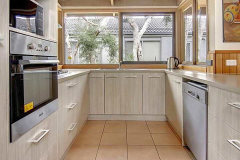 Edgar Oasis - Accommodation Redcliffe 5