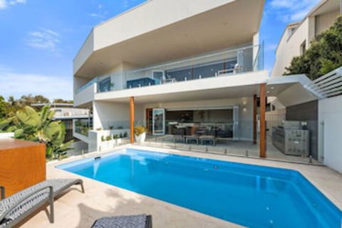 Ultimate Beach House - Accommodation Redcliffe 0