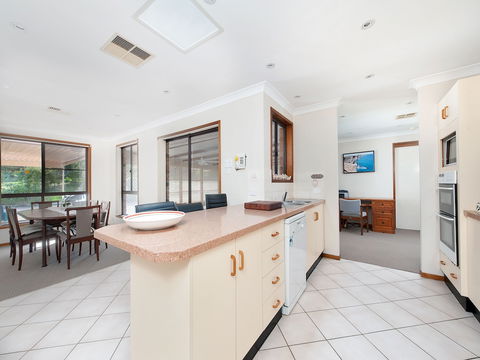 Wildflowers At Fingal Bay - Accommodation Redcliffe 4