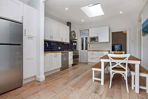 Stylish Manly Beach House Moments From Beach - Accommodation Redcliffe 3