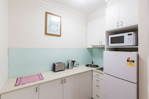 GENIE, 1BDR East Melbourne Studio - Accommodation Redcliffe 2
