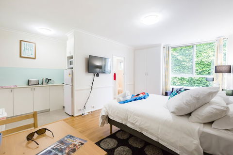 GENIE, 1BDR East Melbourne Studio - Accommodation Redcliffe 1
