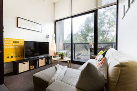 GEORGE, 1BDR North Melbourne Apartment - Accommodation Redcliffe 0