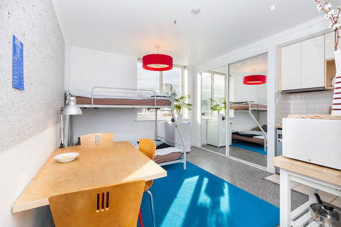 HENRIETTA, Carlton Studio Apartment - Accommodation Redcliffe 2