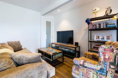 MAXINE, 1BDR Collingwood Apartment - Accommodation Redcliffe 0