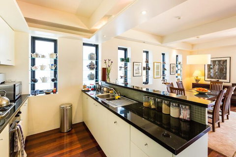 BELLE, 2BDR Melbourne Apartment - Accommodation Redcliffe 5
