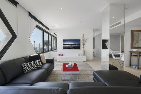ELAINE, 2BDR St.Kilda Apartment - Accommodation Redcliffe 1