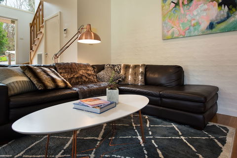 Daylesford Lake Villa 2 - Accommodation Redcliffe 1