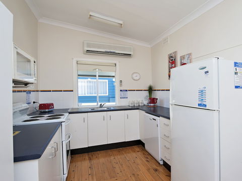 Fingal Beach Shack - Accommodation Redcliffe 3