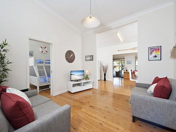Fingal Beach Shack - Accommodation Redcliffe 0