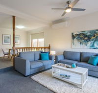 Parkview Villa 2 Luxury 3 Bedroom Home - Accommodation Redcliffe
