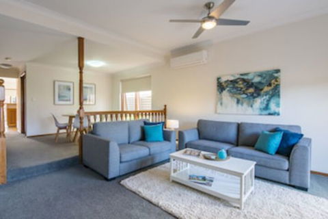 Parkview Villa 2 Luxury 3 Bedroom Home - Accommodation Redcliffe 0