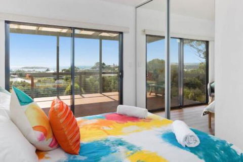 Encounter Beach House With Stunning Views - Accommodation Redcliffe 5