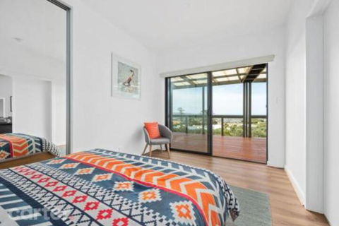 Encounter Beach House With Stunning Views - Accommodation Redcliffe 3