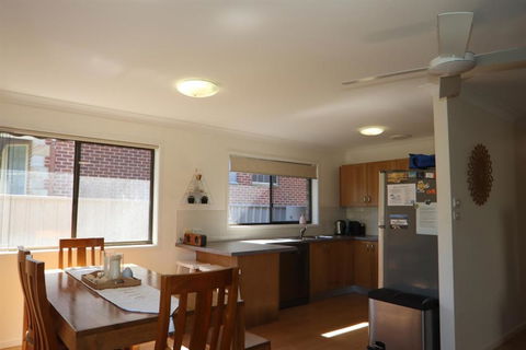Eurie Eurie On Beachview - Accommodation Redcliffe 3