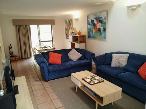 Beachside Apartment - Accommodation Redcliffe 3