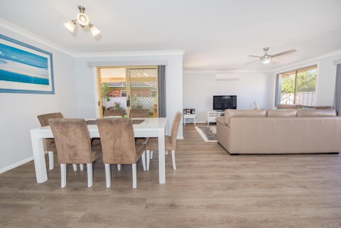 Pebble Pde 1 / 14 Fingal Bay - Accommodation Redcliffe 3