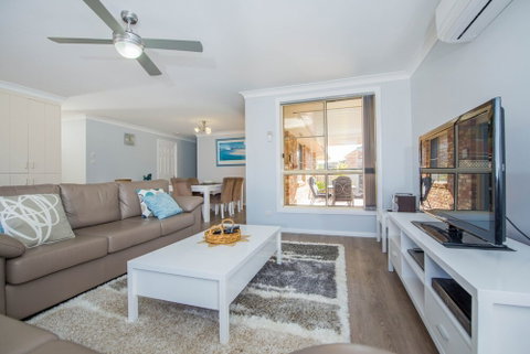 Pebble Pde 1 / 14 Fingal Bay - Accommodation Redcliffe 4