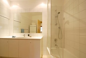 Mark II 2 West - Accommodation Redcliffe 4