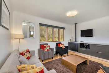 Crooked 2 - Accommodation Redcliffe 2