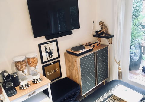 The Little Jungle Studio - Accommodation Redcliffe 2
