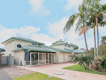 Occy's At Fingal Bay - Accommodation Redcliffe 0