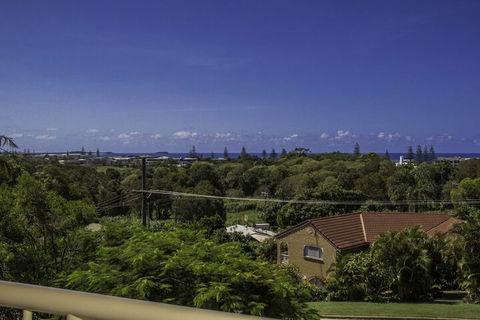 KINGSCLIFF HOLIDAY HOME On The HILL SYDS VIEW - Accommodation Redcliffe 1