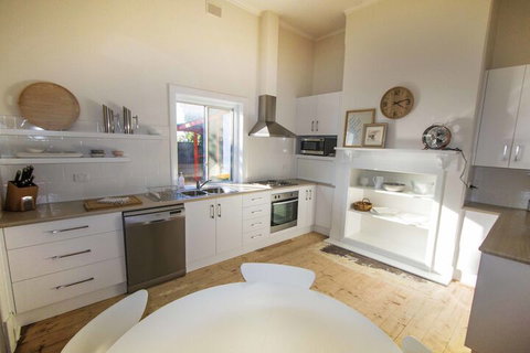 Doreen's - Accommodation Redcliffe 7