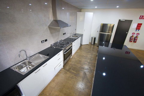 The Bunkhouse - Accommodation Redcliffe 2