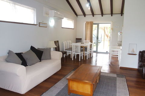 Stouty's At Hat Head - Accommodation Redcliffe 1