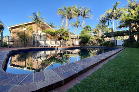 Coastal Waters Motor Inn - Accommodation Redcliffe 2