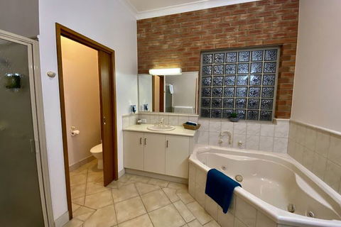 Coastal Waters Motor Inn - Accommodation Redcliffe 7