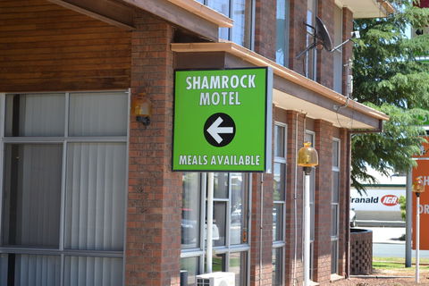 Shamrock Hotel Motel Balranald - Accommodation Redcliffe 0