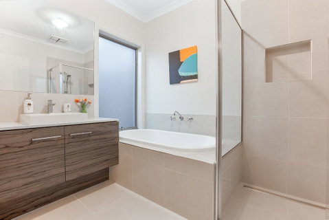 Lakeside Retreat & Business - Accommodation Redcliffe 6